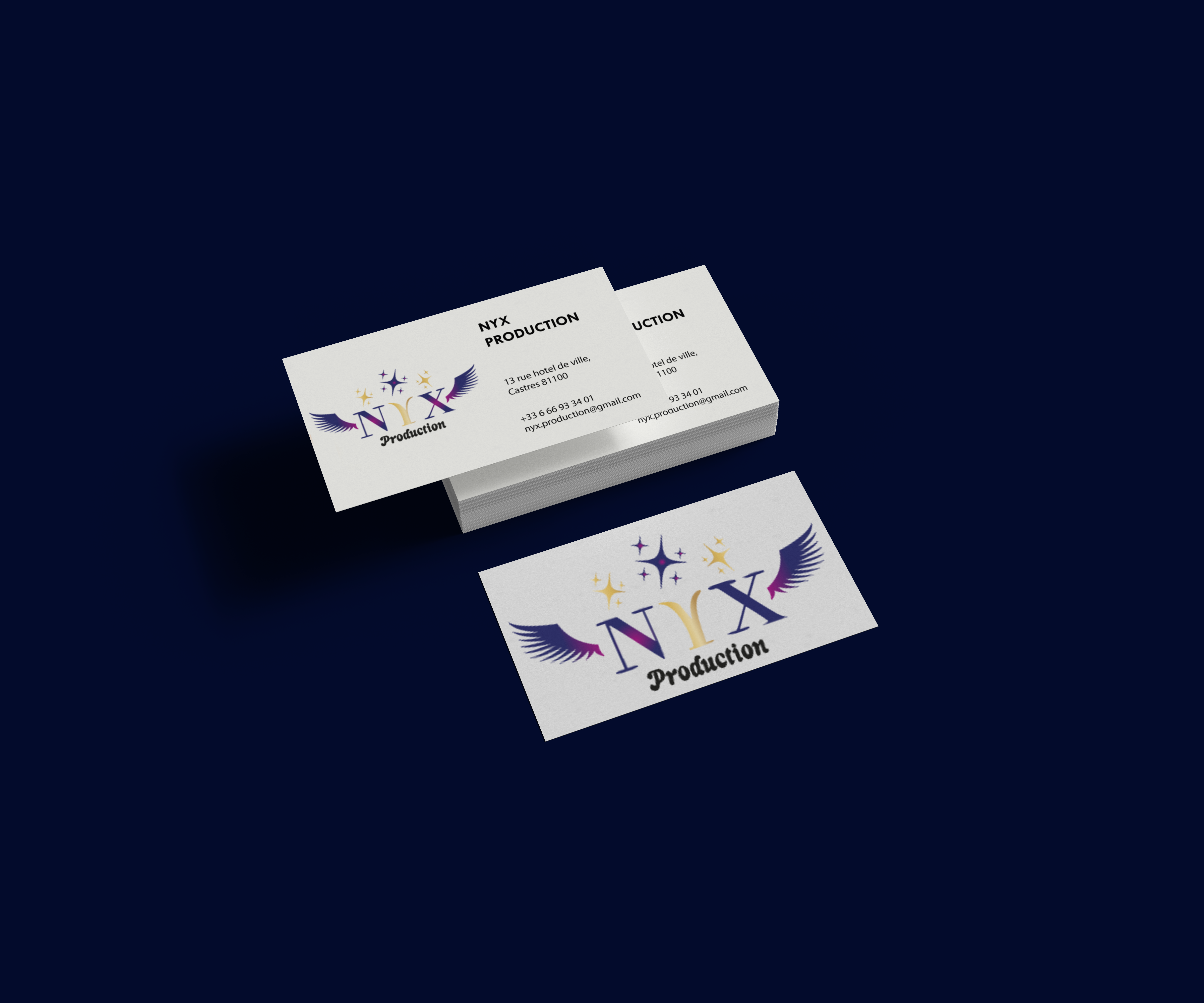 Voici des cartes de visite comportant les informations pour contacter notre agence, avec un logo que j'ai réalisé dans le cadre d'une SAE où il fallait créer une agence fictive avec des goodies associés.